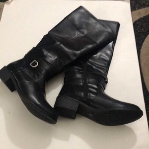 St Johns bay black boot size 10M